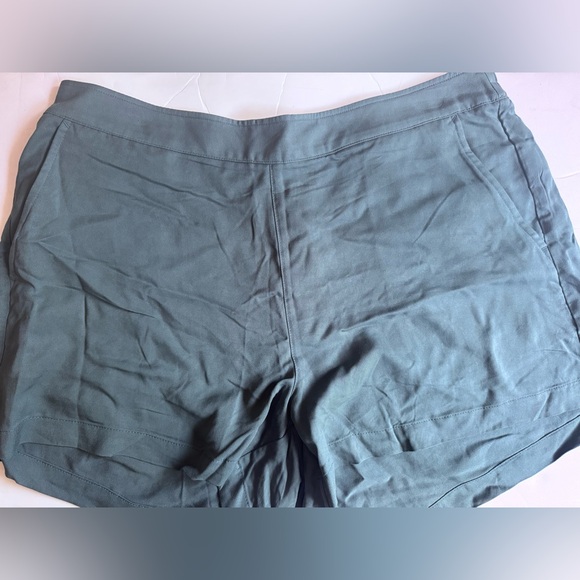Old Navy Black Playa shorts - Picture 3 of 3